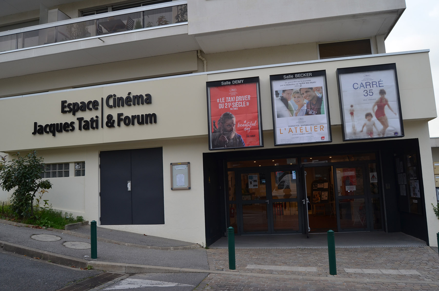 L'entrée du cinema Jacques Tati à Orsay